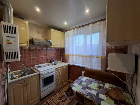 Продам 2х кімнатну квартиру біля 16 міськлікарні ( 44 квартал)+ гараж Кривий Ріг