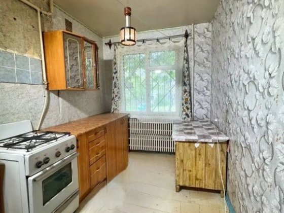Продам 3 комн квартиру ТОРГ  Юбилейная+ кладовка+ погреб Кривий Ріг