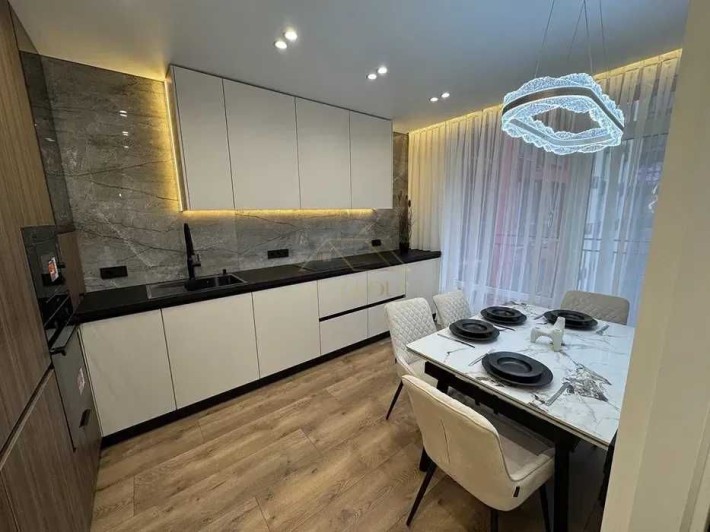 Продається красива 1 кім квартира біля озера в сучасному ЖК Manhattan UP - фото 1