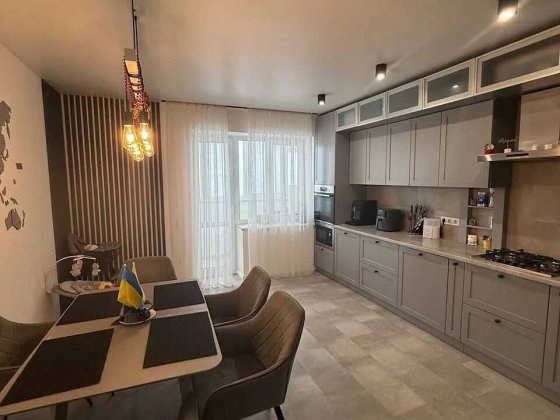 Продаж 3 кімнатна квартира з ремонтом в новобудові Ивано-Франковск