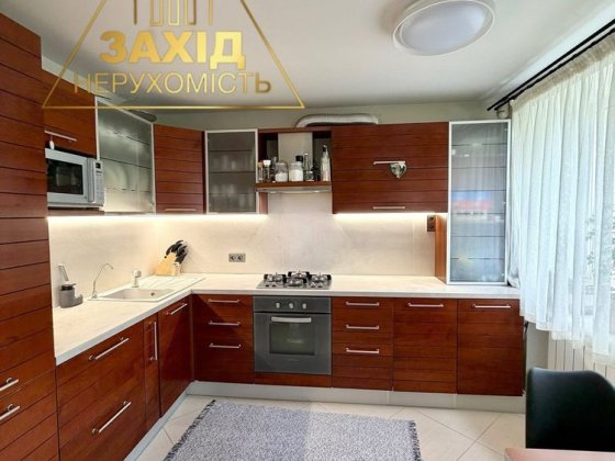 4 кімнатна з сучасним ремонтом пр. Відродження Луцьк