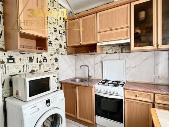 2 кімнатна 2 поверх р-н ТРЦ Порт Сіті, 5 школи Луцк