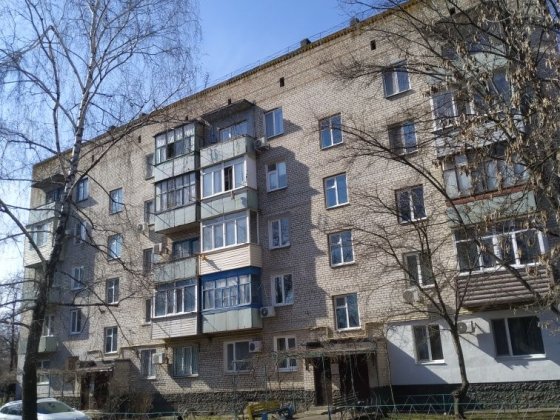 1 квартира 5/5  38м2  кухня 8м2 Ул. Горняков. 4а. Кривой Рог