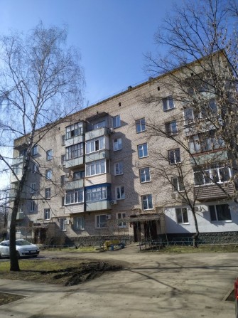 1 квартира 5/5  38м2  кухня 8м2 Ул. Горняков. 4а. - фото 1