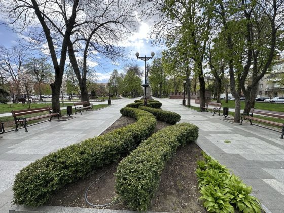 Продаж 2 кімнатної квартири 1 поверх (можливо під офіс), сквер Бабаєва ,центр міста паркова зона Кременчуг
