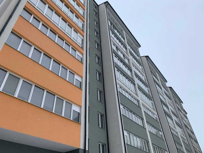 Продається 2 кімнатна квартира, середній поверх. - фото 1