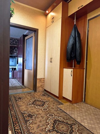 Продам 2 комн. квартиру на Макулане микрорайон Всебратское-2 от владельца - фото 1