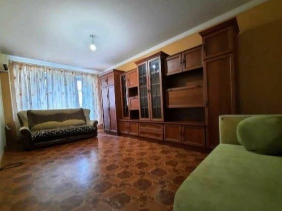 Продам двокімнатну квартиру на Покровській 33 . Кривой Рог