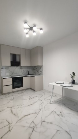 Продам простору квартиру 41м2, Новий ремонт, Центральний парк - фото 1