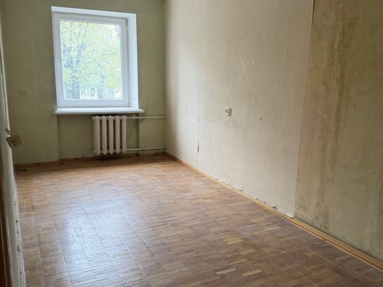 ТЕРМІНОВИЙ ПРОДАЖ. 2-х кімнатна квартира  в Центрі міста. Без ремонту Ровно