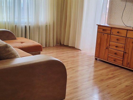 2 кімнатна квартира продаж місто Рівне від власника 5 поверх цегляний будинок є підвал Ровно