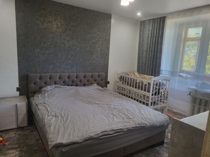 Продаж 3 кімнатної квартири (Червоногірська) - фото 1
