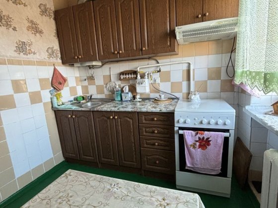 Продаж трикімнтаної квартири з жилим ремонтом