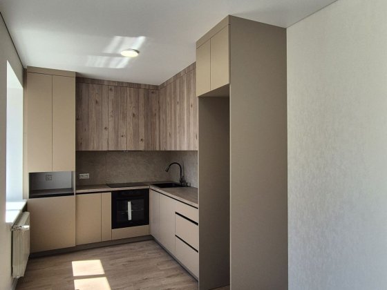 )( Продаж 1-К квартири на 4 поверсі Ровно