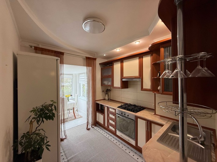 Продам простору двокімнатну квартиру в районі Чайки - фото 1