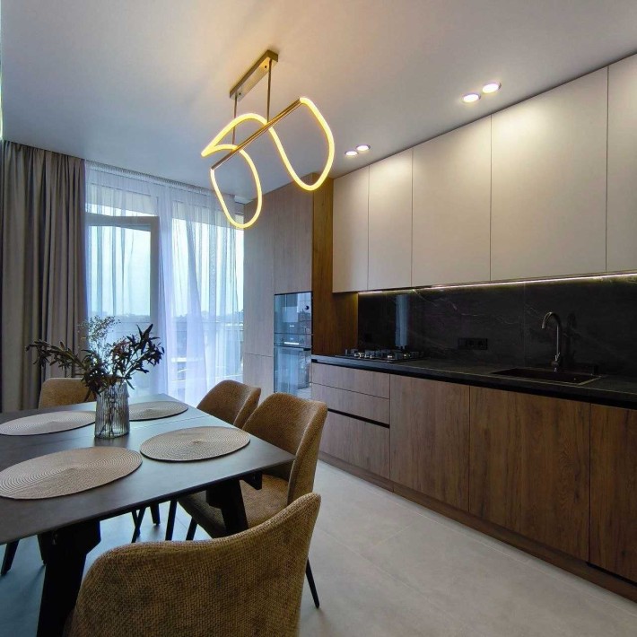 Продам круту видову квартиру в центрі! - фото 1