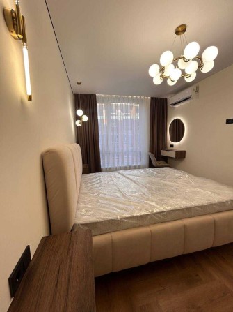 Продаж 2 кім кв+кухня вітальня , будинок з басейном, на березі озера - фото 1