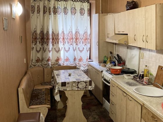 Продаж 3 кімнатної квартири з капітальним гаражем на всебратському-2 Кривий Ріг
