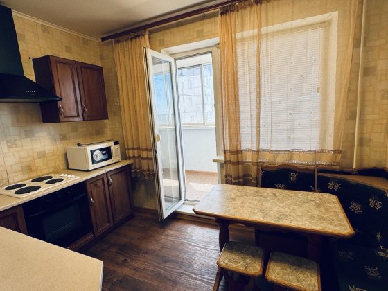 Продам 2 кімнатну квартиру на Дзержинці вулиця Якіра, Є ВІДНОВЛЕННЯ. Кривой Рог