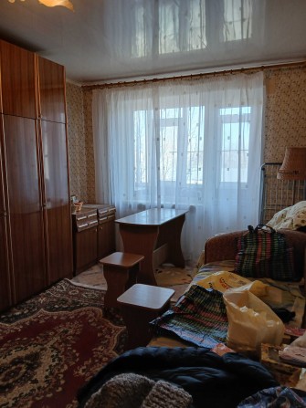 продам 1 комн 4этаж 5 эт. ярослава мудрого 98 квартал - фото 1