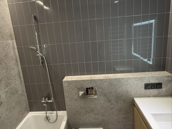 Студія з дизайнерським ремонтом, до Києва - 10 хв.,поряд ЛІС,Набережна