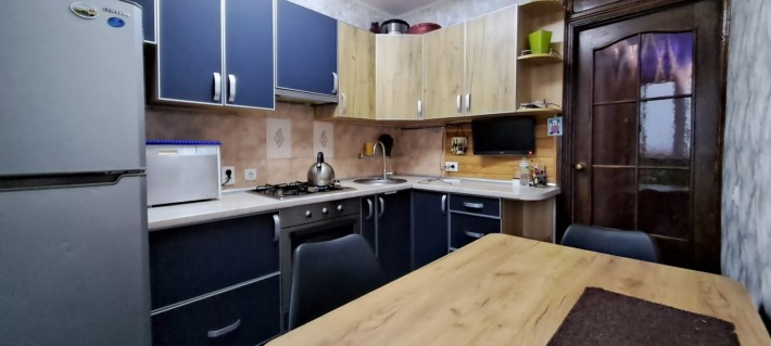 Продам 2-кім квартиру з меблями і технікою - фото 1