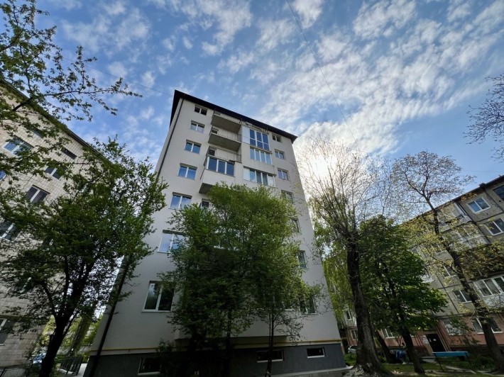 Продам велику однокімнатну квартиру у цегляному будинку - фото 1