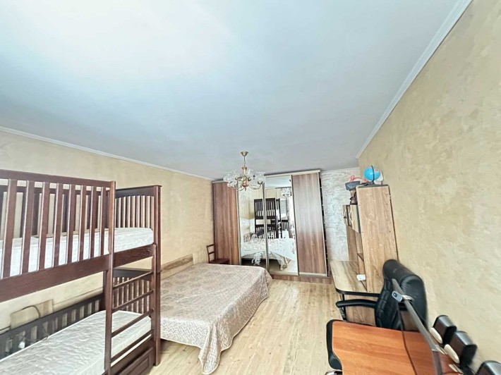 Продам простору трикімнатну квартиру - фото 1