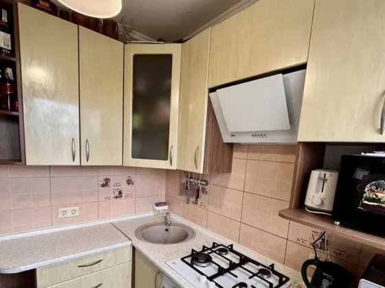 3-к Половки 65 кв/м, з ремонтом середній поверх Полтава