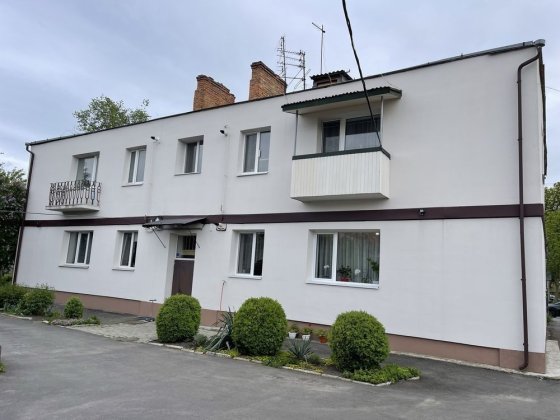 " 2 - кім. квартира з гаражем в центрі міста Ровно