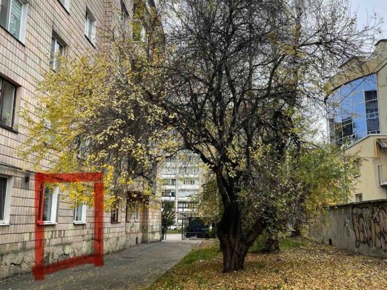3 кімнатна у центрі , Цікава під комерцію Рівне