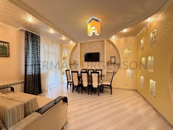 Продаж 5к квартири 122 кв. м /  вул. Богомольця, ЖК Сакура Ужгород