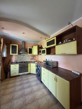 Продаж квартири в цегляному будинку - фото 1