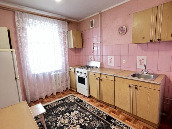 Продам 3-х кімнатну квартиру в центрі Рівне