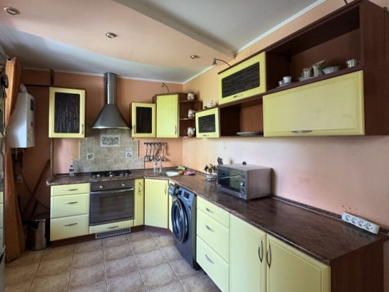 Продаж 3-х кім квартири Грушевського 64, Ужгород