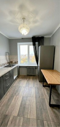 Продається чудова 1 кімнатна квартира в р-ні площі 700 річчя - фото 1