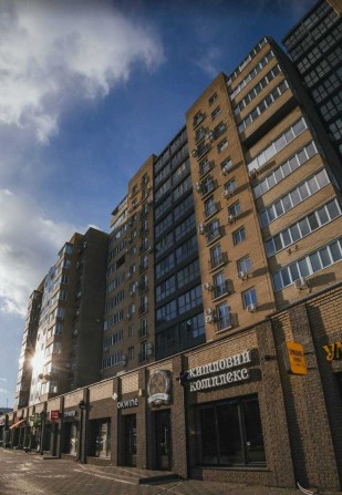 Продаж просторої квартири в одному з найкращих житлових комплексів Черкас у центрі міста - фото 1