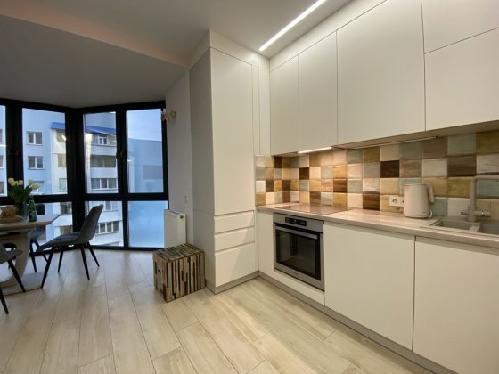 Митниця, Гагаріна 41/1, 80 кв