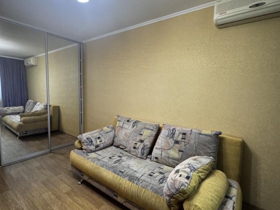 Продам 2 кім.кв.проспект Богдана Хмельницького,Тітова Днепр