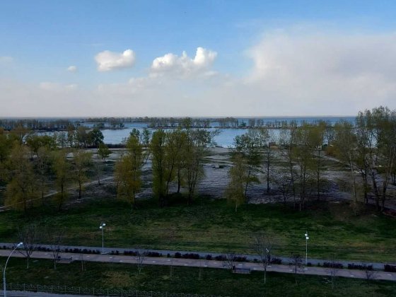 Вид на Дніпро! Продаж елітної євродвушки з сучасним ремонтом на Митниці в цегляному будинку Черкаси