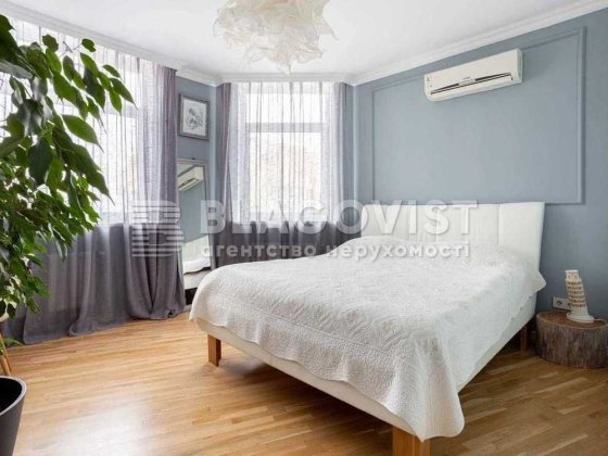 Продаж квартири Сім'ї Кульженків (Дегтяренка Петра), 33 Київ