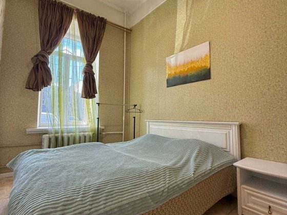 Можно безналичный расчет! Ваучер! Продам 2-комнатную квартиру в сталинке на ул. Чапленко. Центр горо Днепр