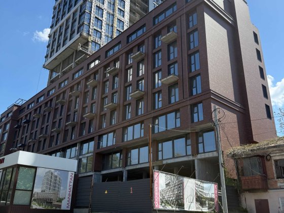 продам 2 квартиры и парко место в жк MANHATTAN Днепр