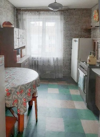 Продам 3-комнатную квартиру на Красном Камне, ул. Савкина 8 - фото 1