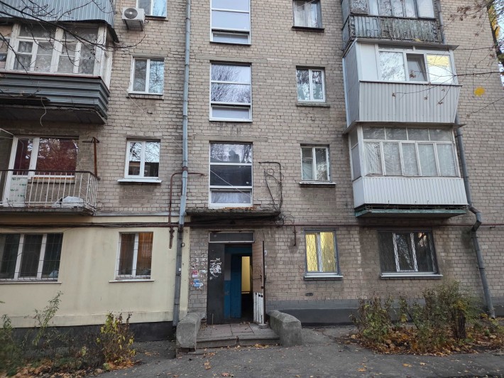 Продам 2х комнатная в Кирпичном доме свежий ремонт - фото 1