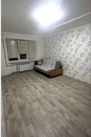Продаётся 1 ком. квартира Правый берег - фото 1
