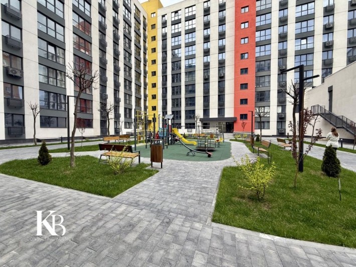Продам 2-кімнатну квартиру  в ЖК “Барви” / 55 м² / 4 вікна - фото 1