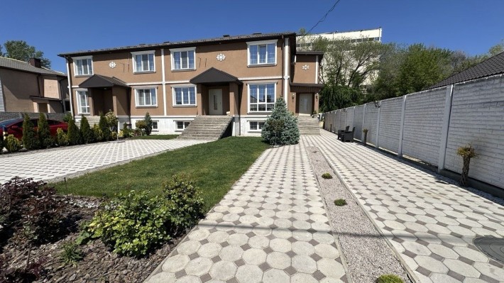 Продажа квартиры  VIP  в таунхаусе на Правом  берегу. - фото 1