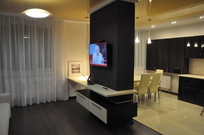 Феодосійська, 3В Двокімнатна, роздільна, 65 м², з ремонтом. - фото 1