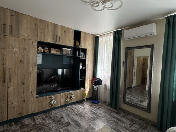 Продам двухкомнатную квартиру, сталинку на пр. Слобожанском, в районе перекрестка пр. Слобожанский — Днепр